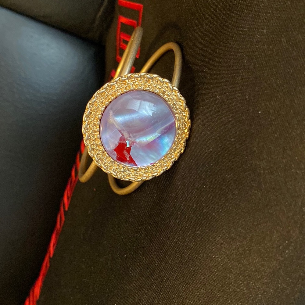 The big surprise for yourself, wear a bright bracelet!